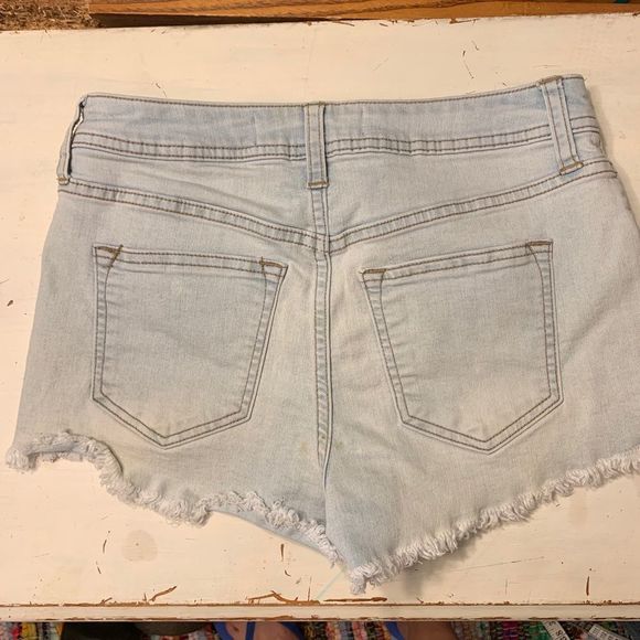 - STUDDED STRETCH DENIM CUTOFF JEAN SHORTS NWOT - Picture 3 of 5